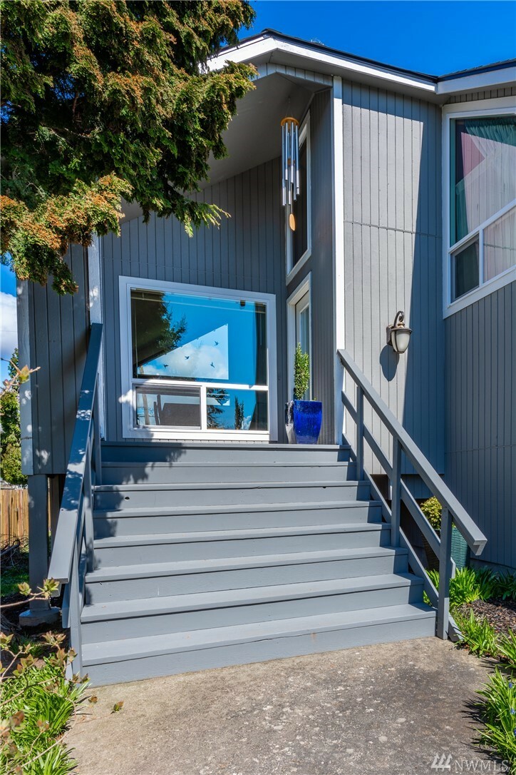 Property Photo: 656 F St WA 98230