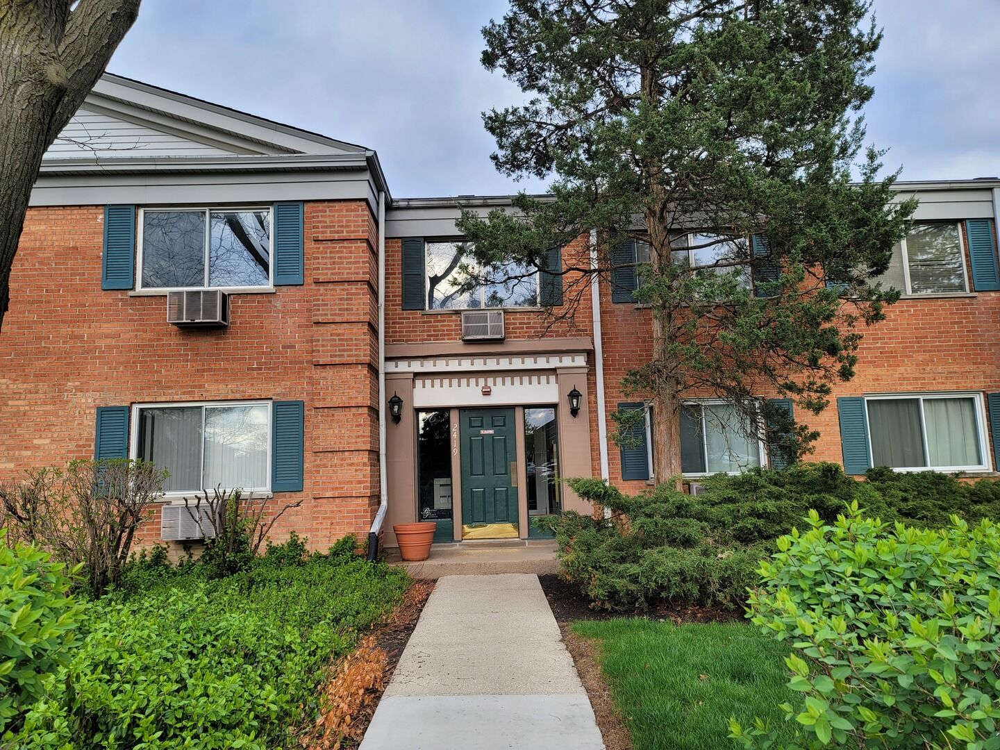 Property Photo: 2419 S Goebbert Road 109 IL 60005