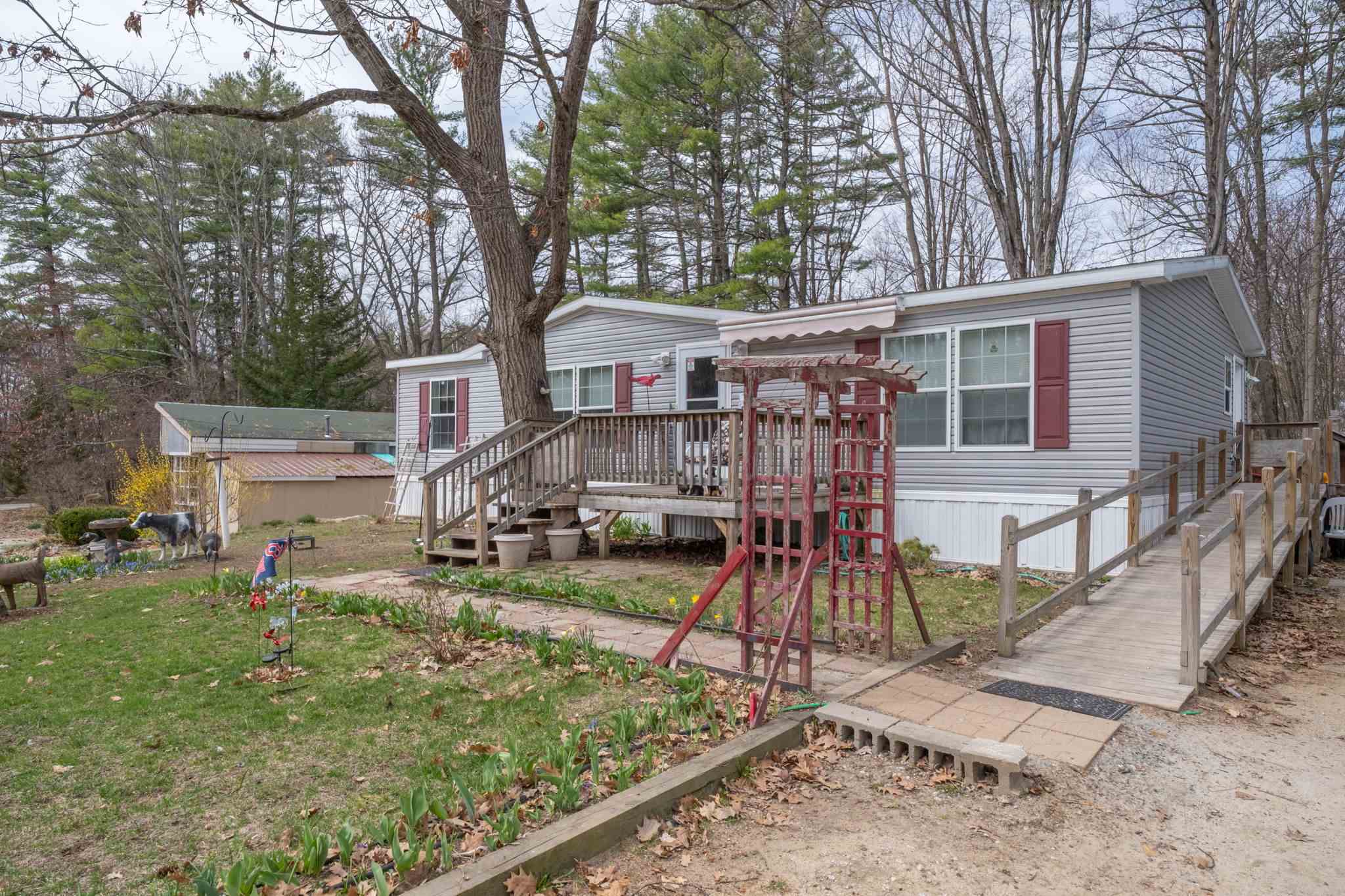 Property Photo:  6 Garden Drive  NH 03275 