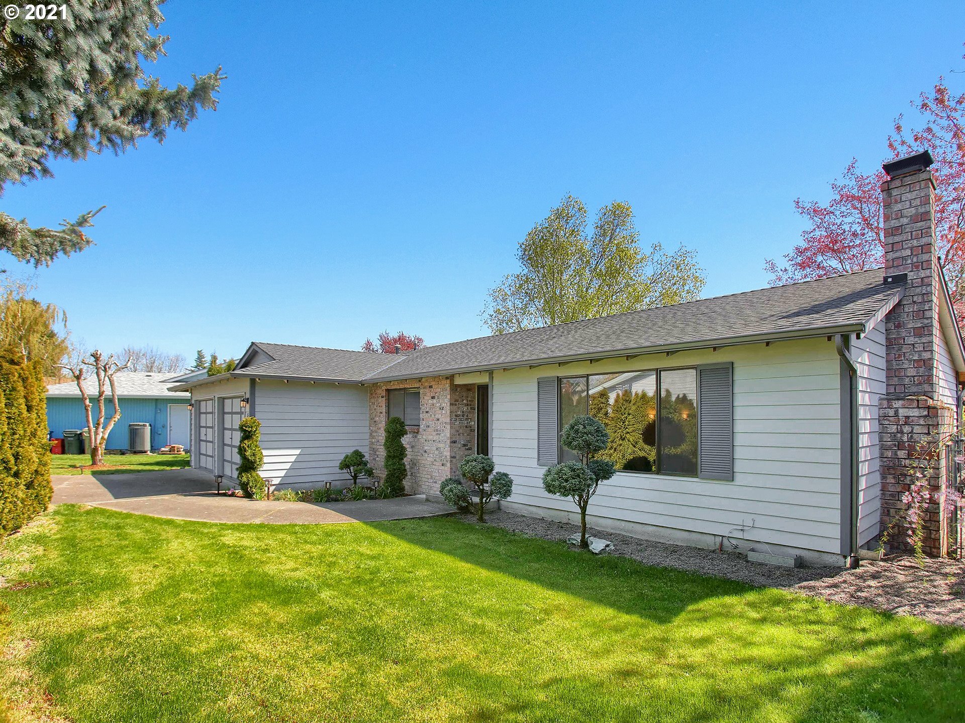 Property Photo:  555 SW 191st Ave  OR 97003 