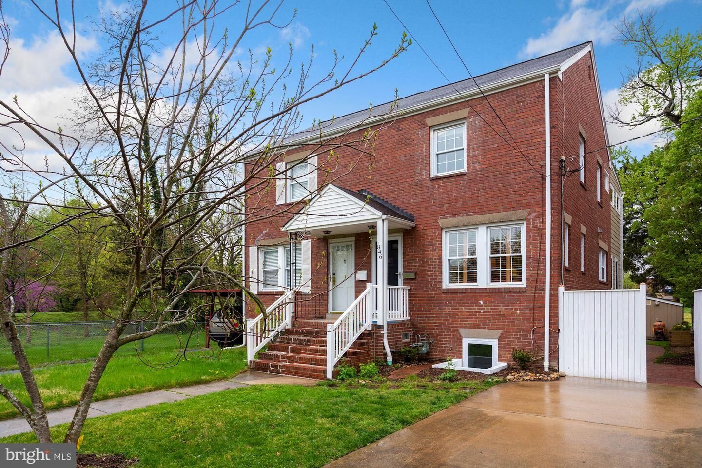 Property Photo:  846 N Burlington Street  VA 22203 