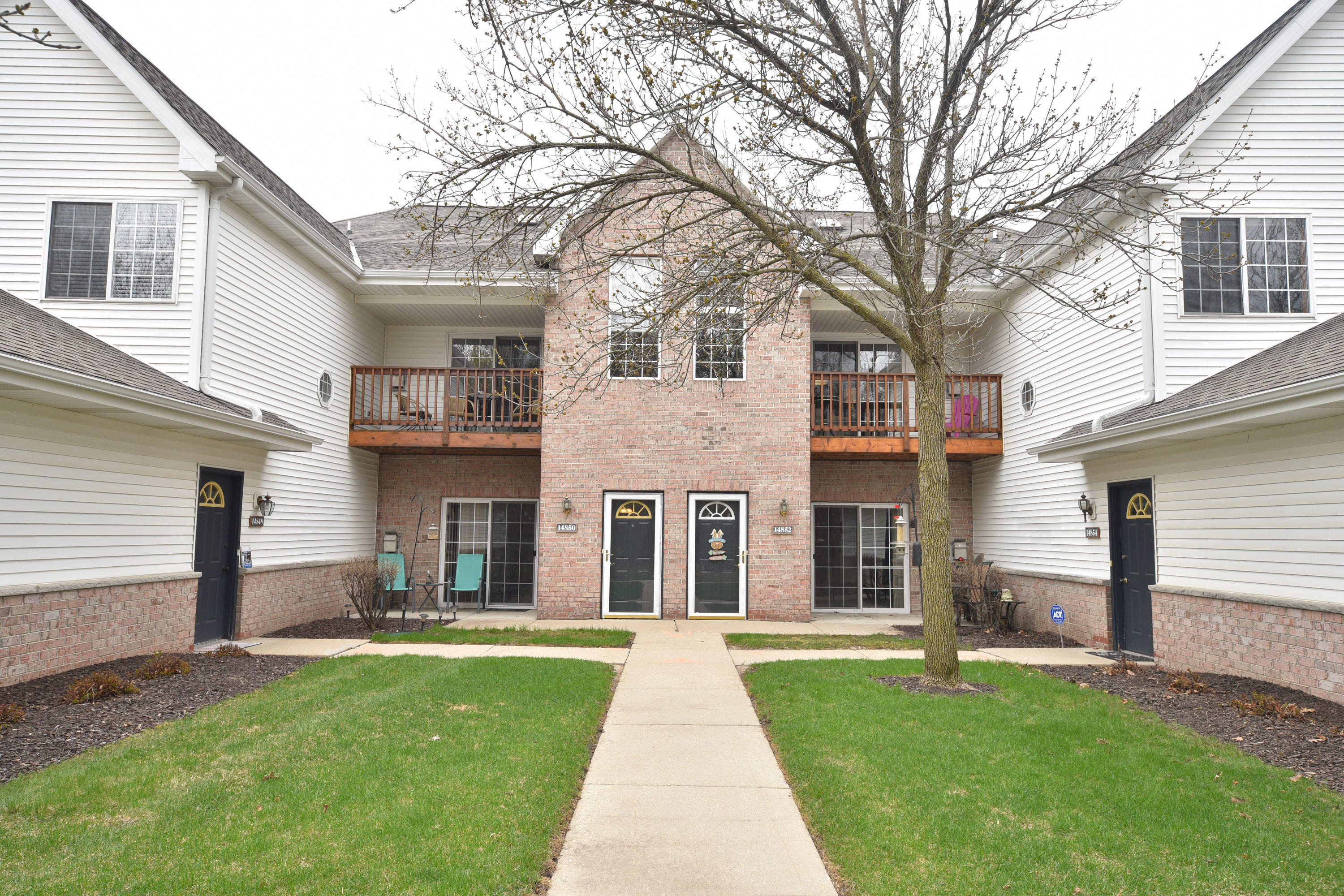 14854 W Arrowhead Ln  New Berlin WI 53151 photo
