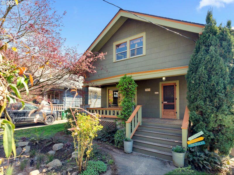 Property Photo:  4742 SE Harrison St  OR 97215 