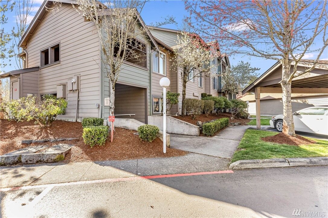 Property Photo:  10825 SE 200th St C101  WA 98031 