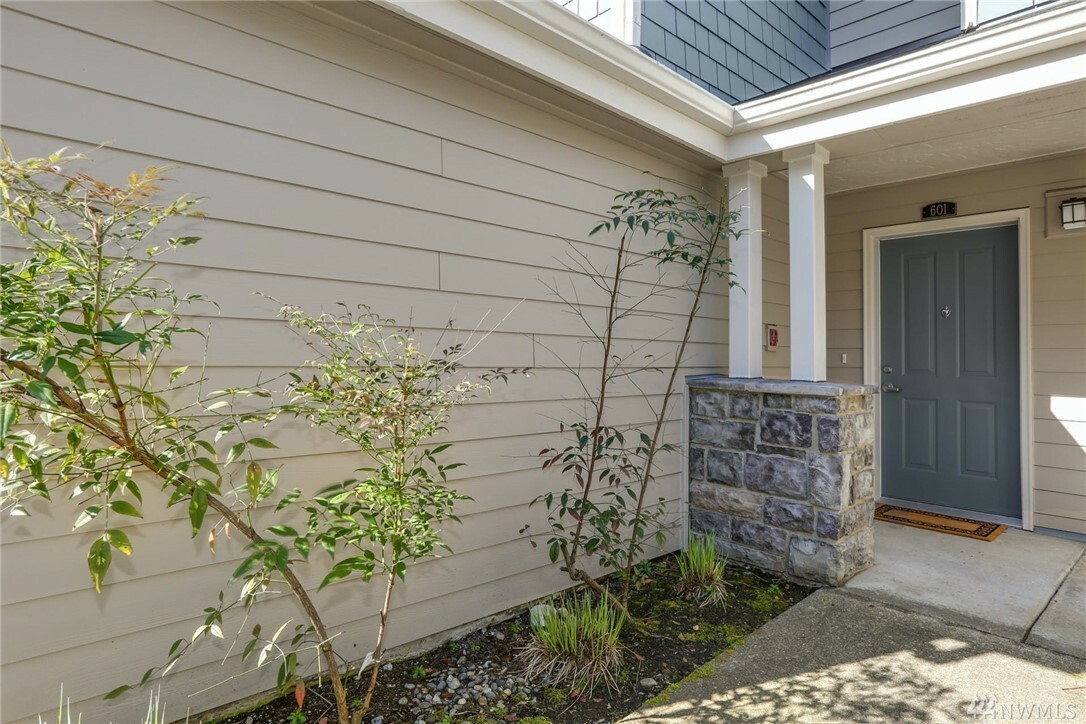 Property Photo:  4327 Issaquah Pine Lake Rd SE 601  WA 98075 