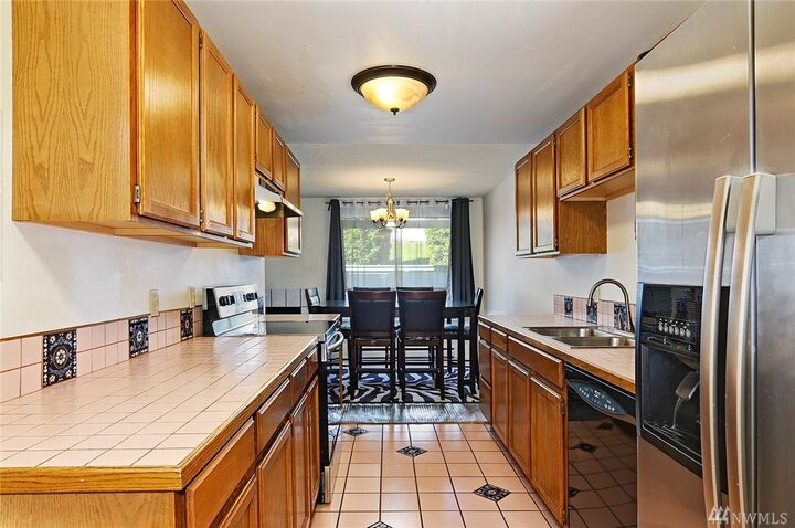 Property Photo:  1837 SW 318th Place A  WA 98023 