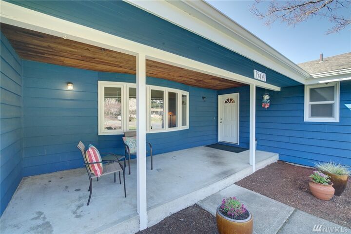 Property Photo:  15441 SE 144th Place  WA 98059 