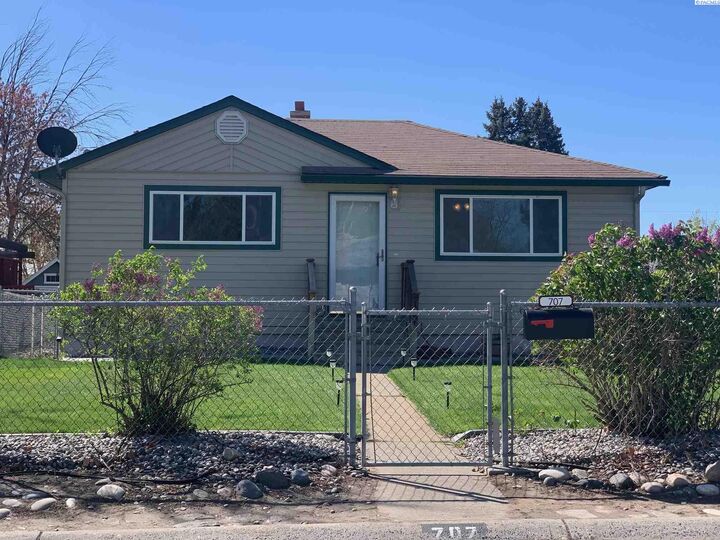 707 Coast Street  Richland WA 99354 photo