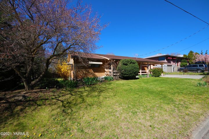 420 S 34th Ave  Yakima WA 98902 photo
