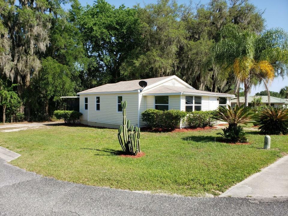 Property Photo:  306 N Warfield Avenue  FL 34785 