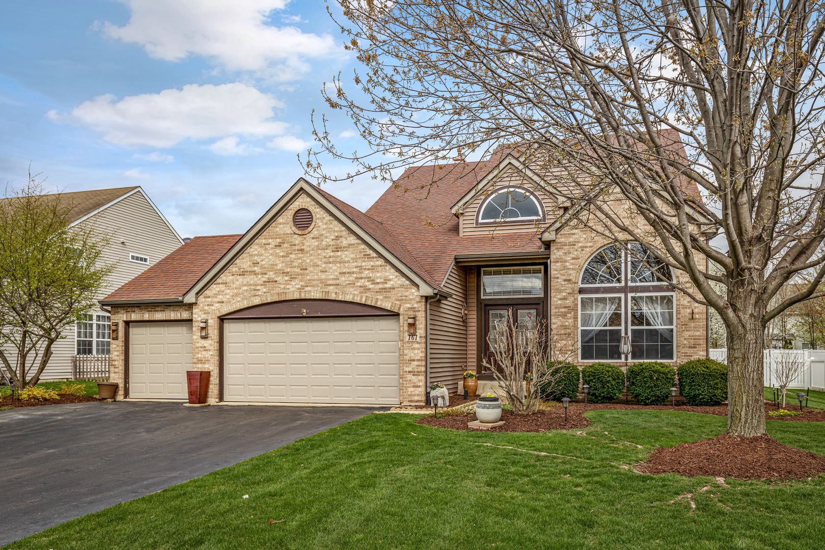 Property Photo: 161 Rushmore Drive IL 60103