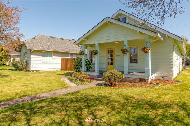 Property Photo:  626 15th Avenue  WA 98632 