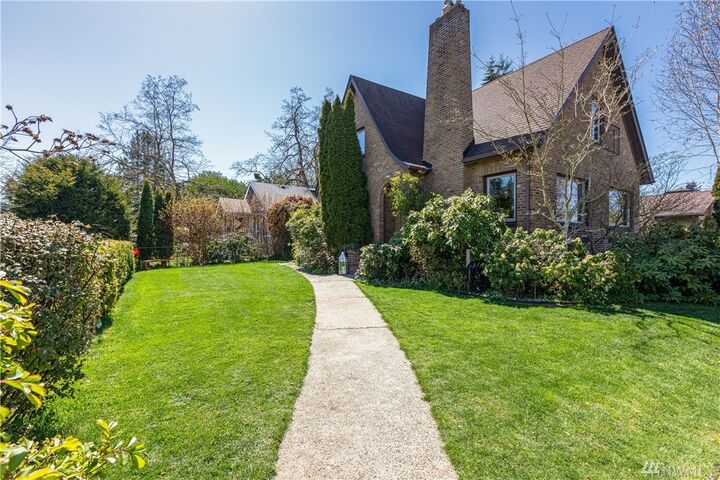 Property Photo:  702 S Monroe St  WA 98405 