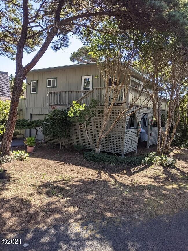 Property Photo:  310 Monterey Avenue  OR 97388