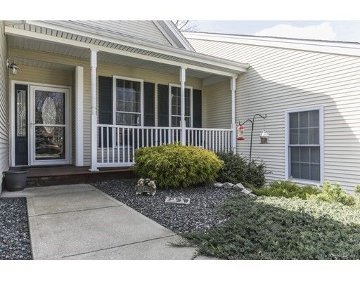 Property Photo:  17 Summerfield Dr 17  MA 01569 