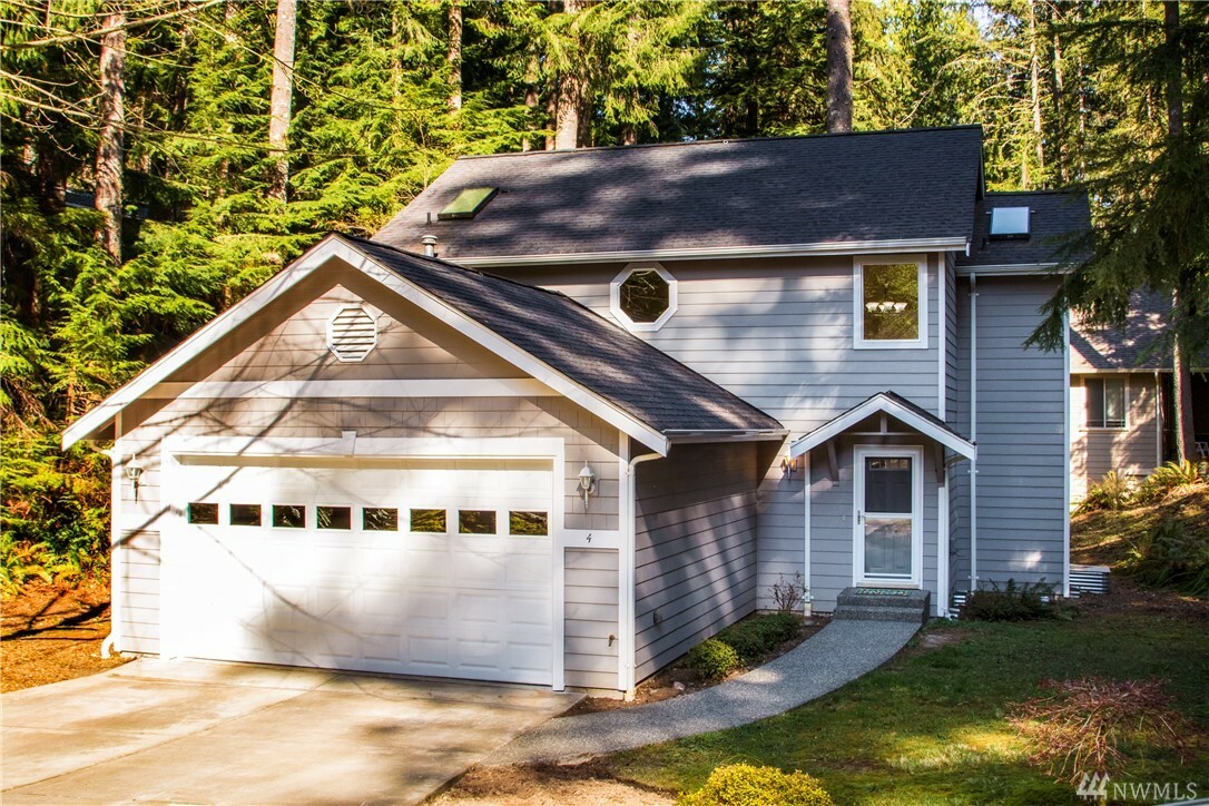 Property Photo:  4 Little Palomino Ct  WA 98229 