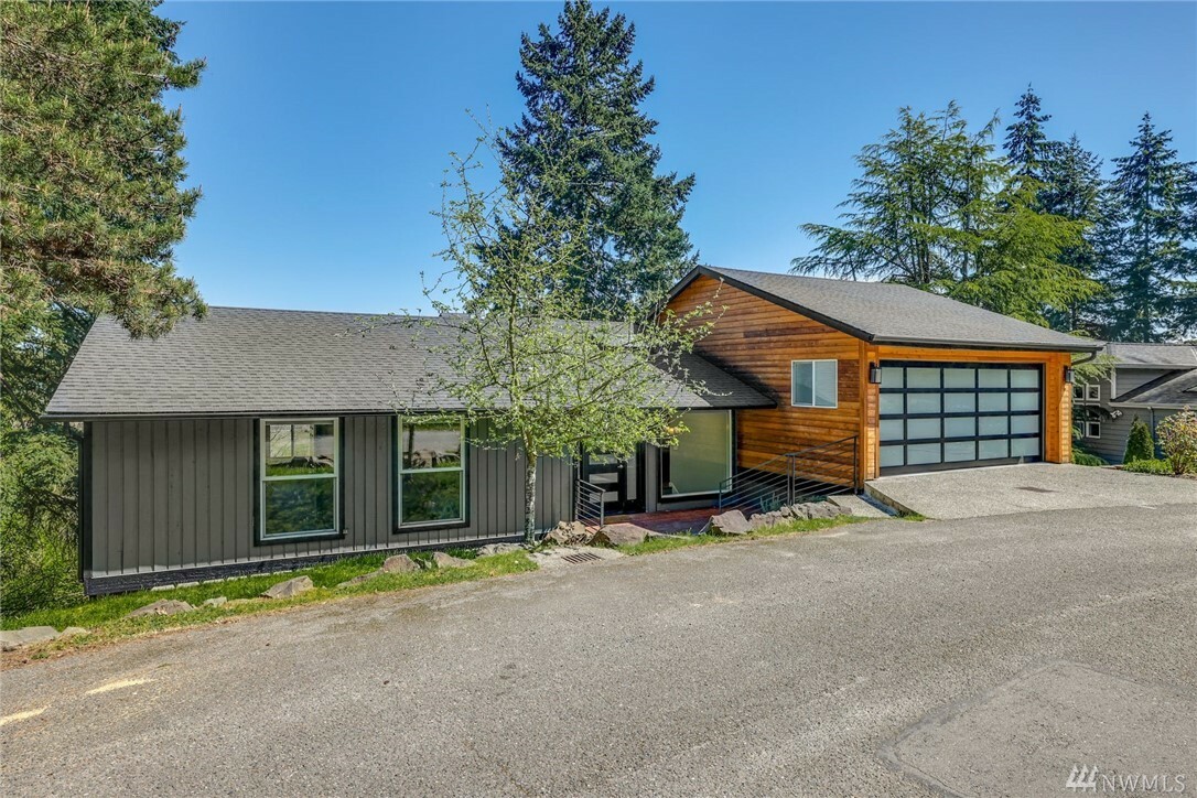 Property Photo:  10935 SE 23rd St  WA 98004 