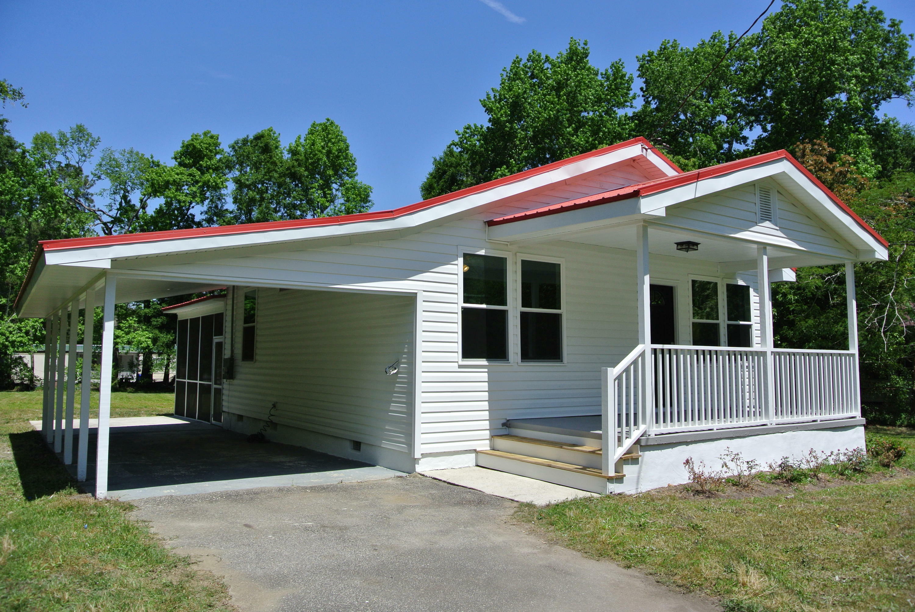 Property Photo:  6967 Whitcomb Drive  SC 29406 