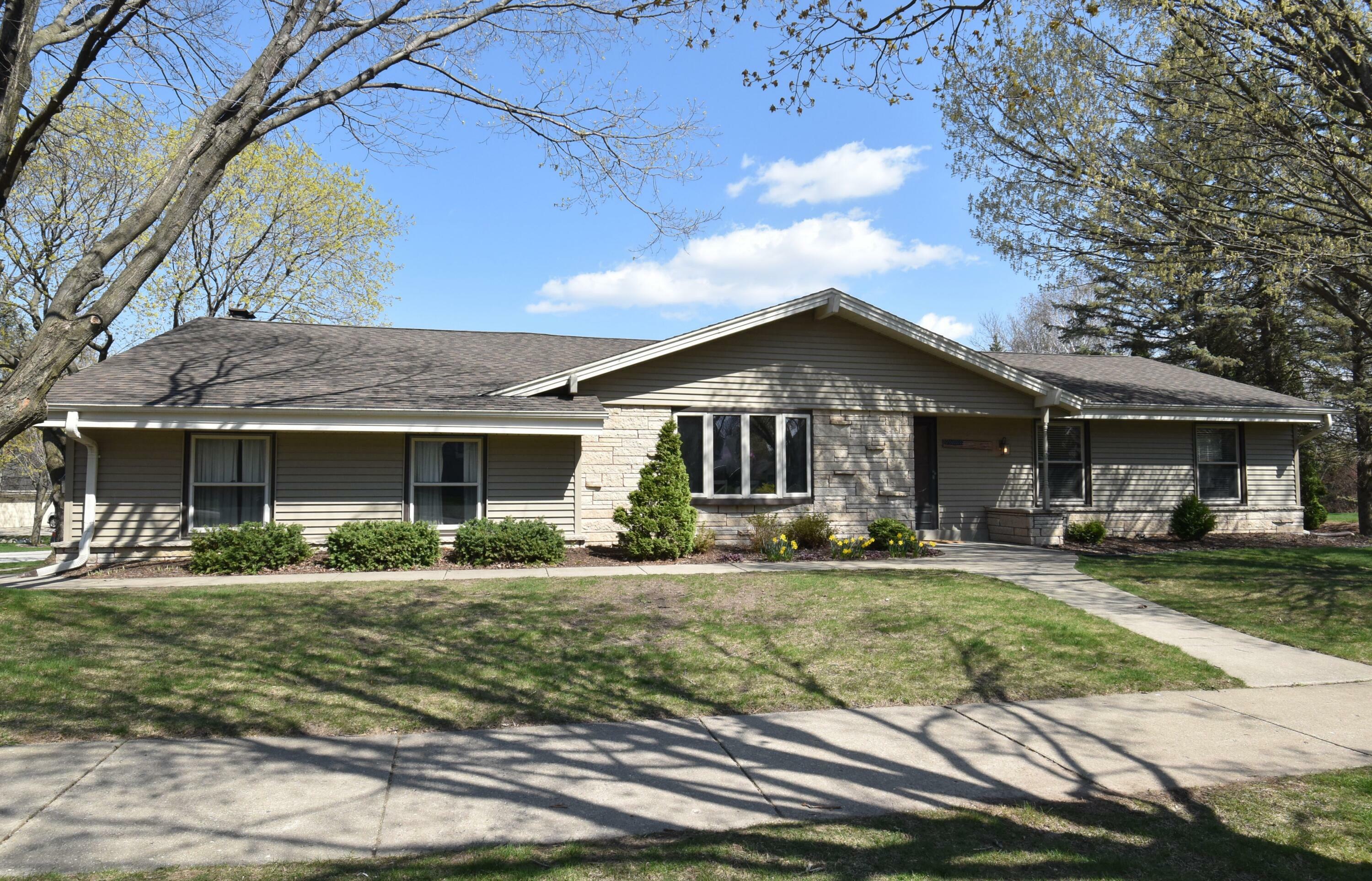 Property Photo:  5801 Glen Flora Dr  WI 53129 