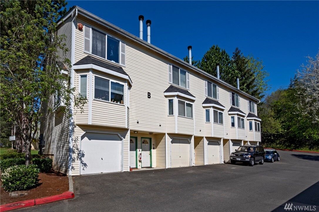 Property Photo:  833 SW Sunset Blvd B9  WA 98057 