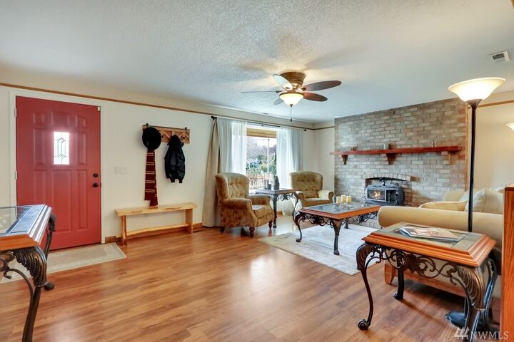 Property Photo:  506 Calistoga St W  WA 98360 