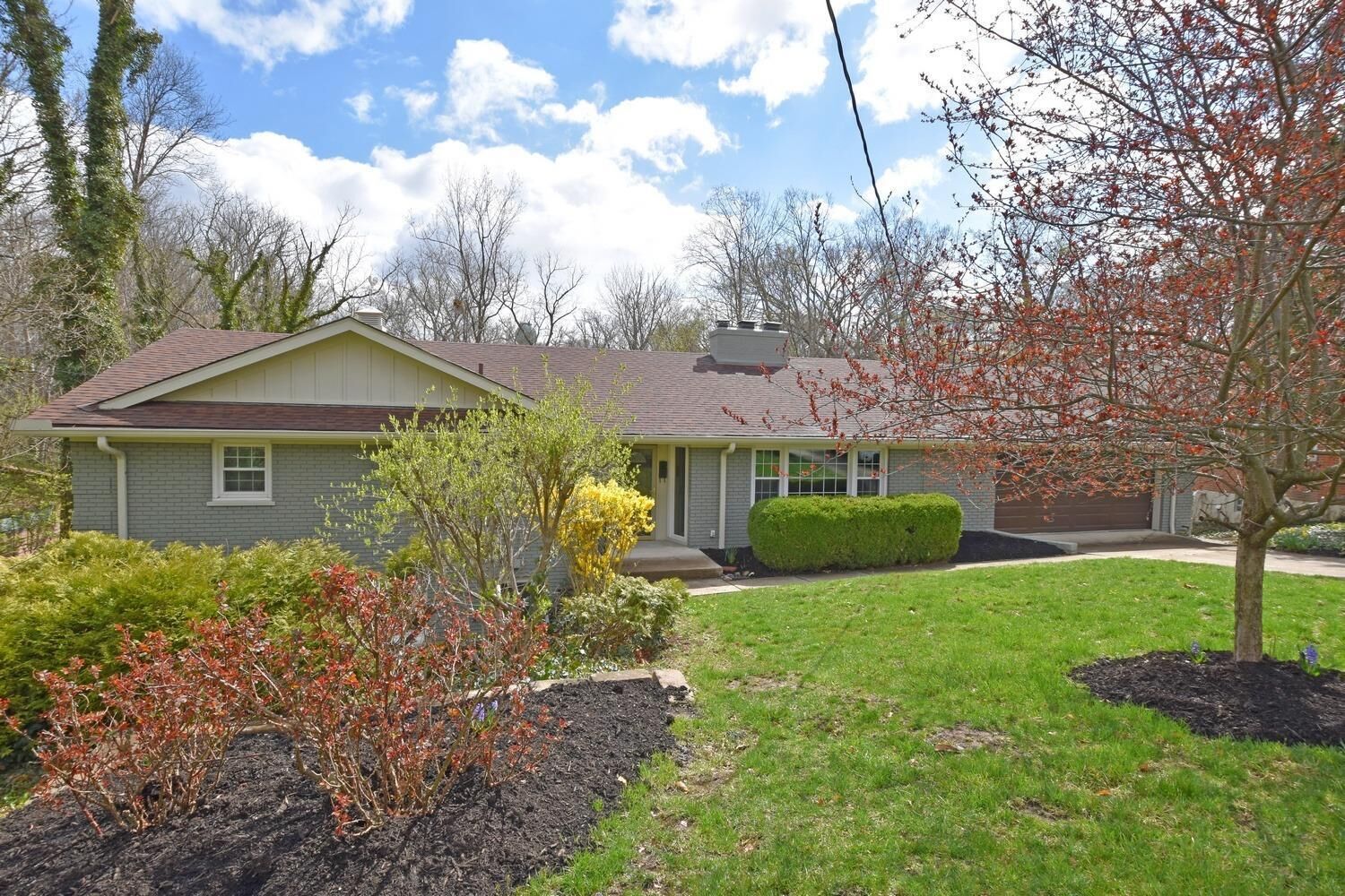Property Photo:  920 Oregon Trl  OH 45215 