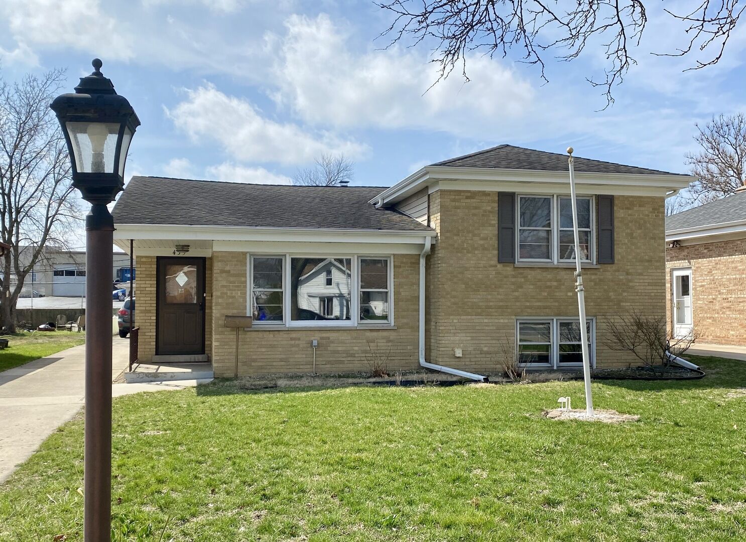 Property Photo:  435 Holly Court  IL 60181 