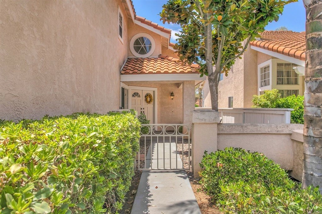 Property Photo:  1145 Brioso Ct  CA 92081 