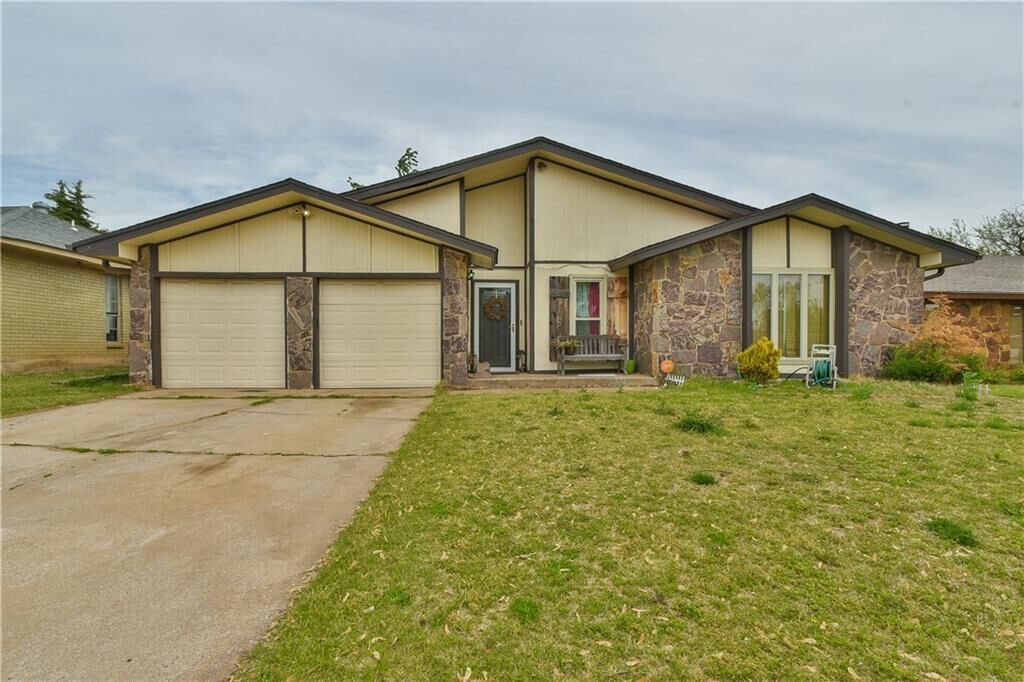 Property Photo:  8213 Crestline Court  OK 73132 