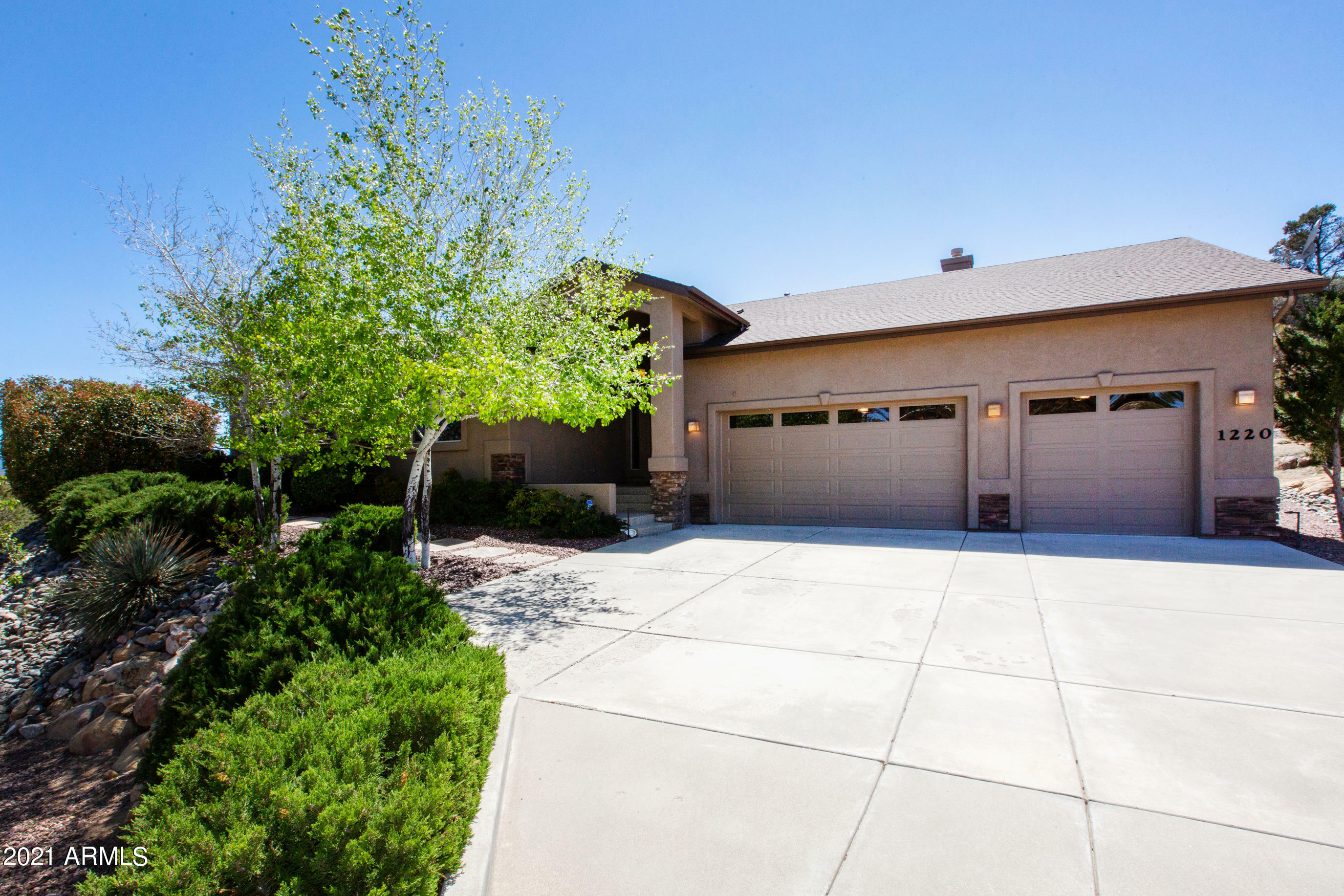 Property Photo:  1220 Highlander Place  AZ 86305 