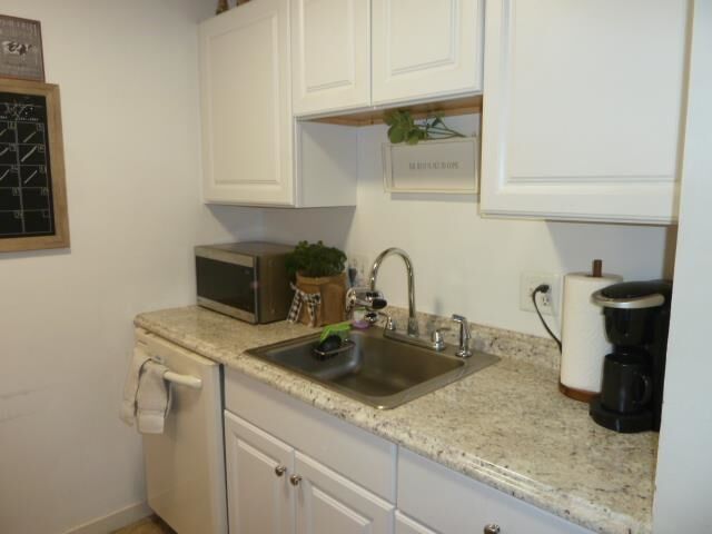 Property Photo: 9 St James Place 912 NH 03062