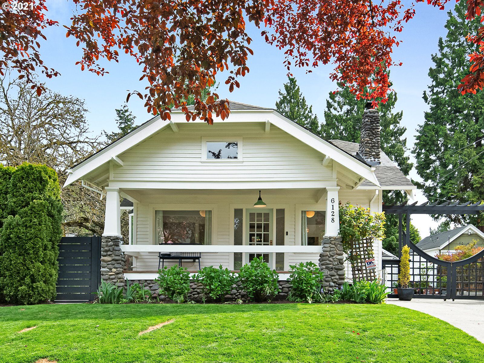 Property Photo:  6128 NE 30th Ave  OR 97211 