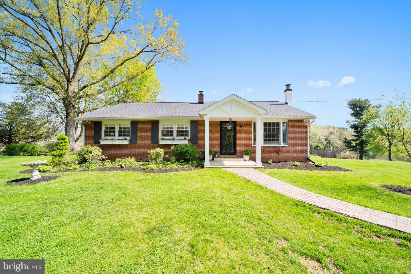 Property Photo: 915 Dogwood Hill Road PA 19380