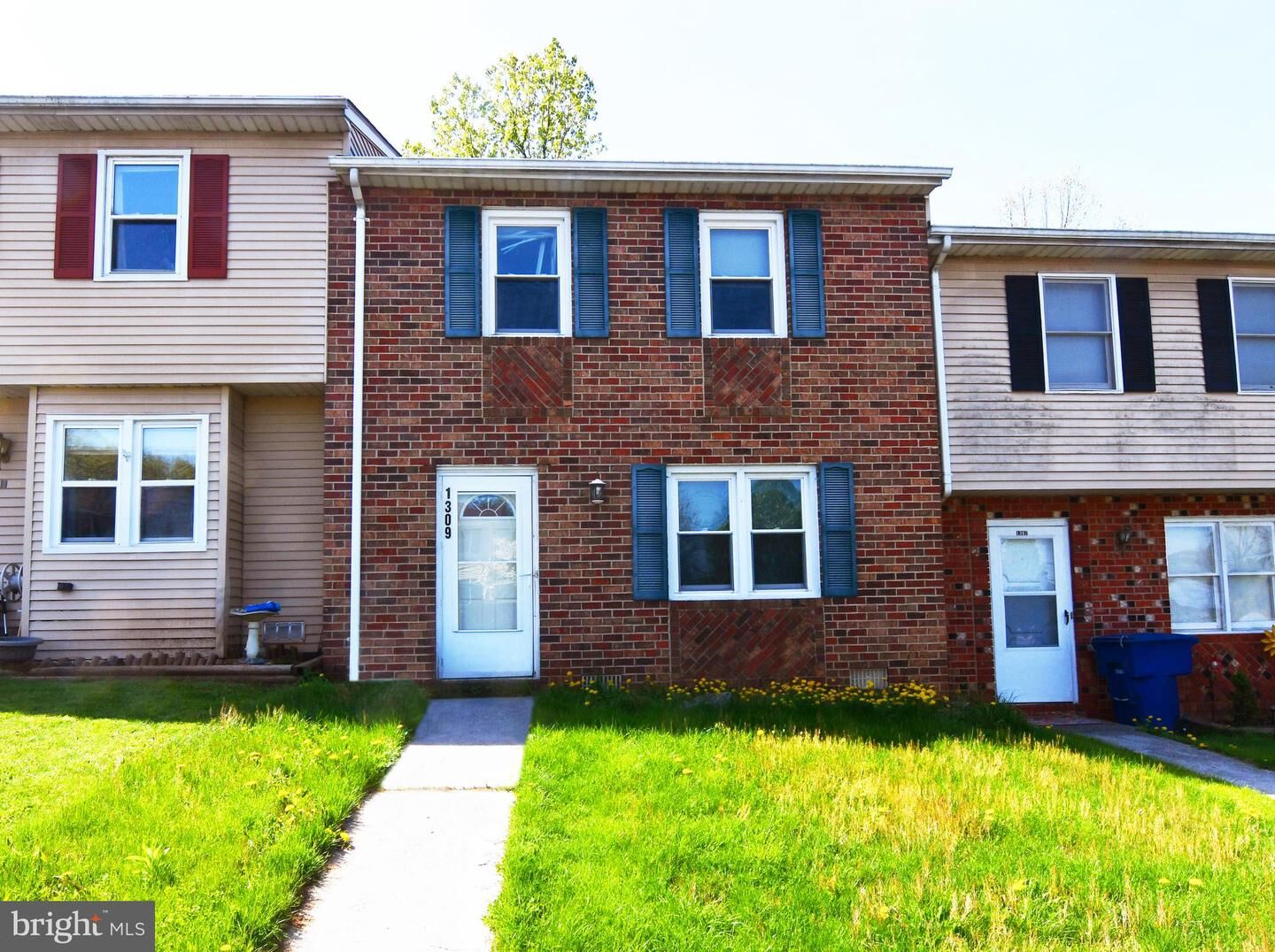 Property Photo:  1309 Robinhood Lane  VA 22630 