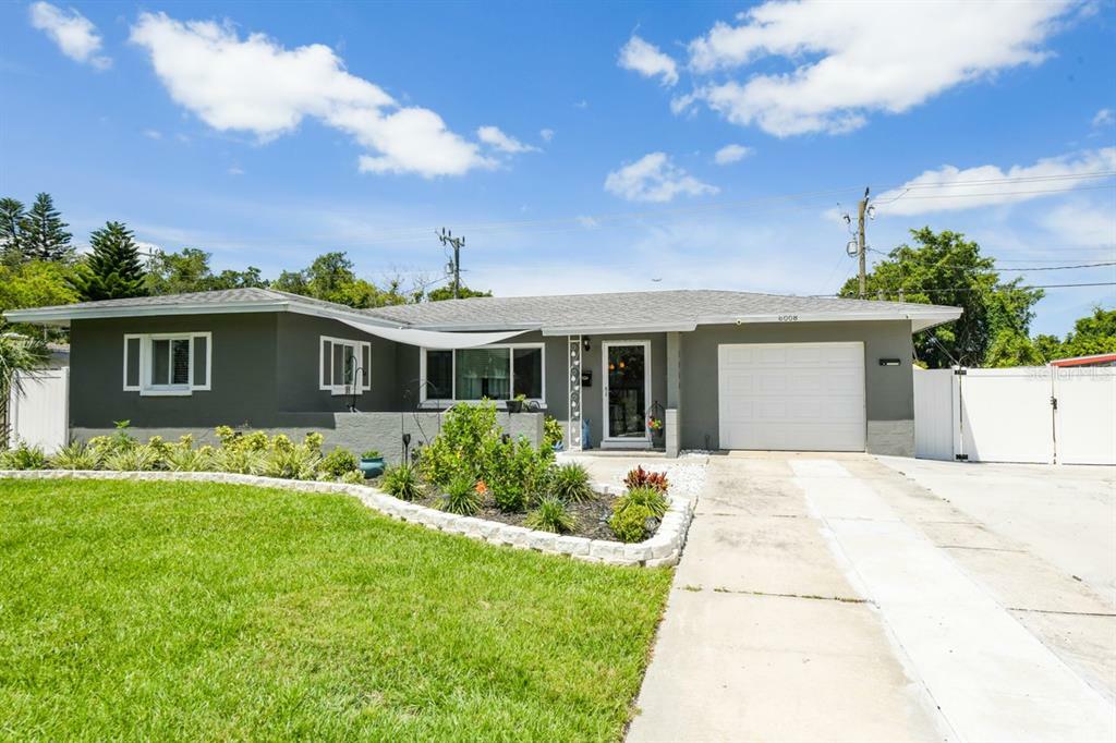 Property Photo:  6008 Dartmouth Drive  FL 34207 