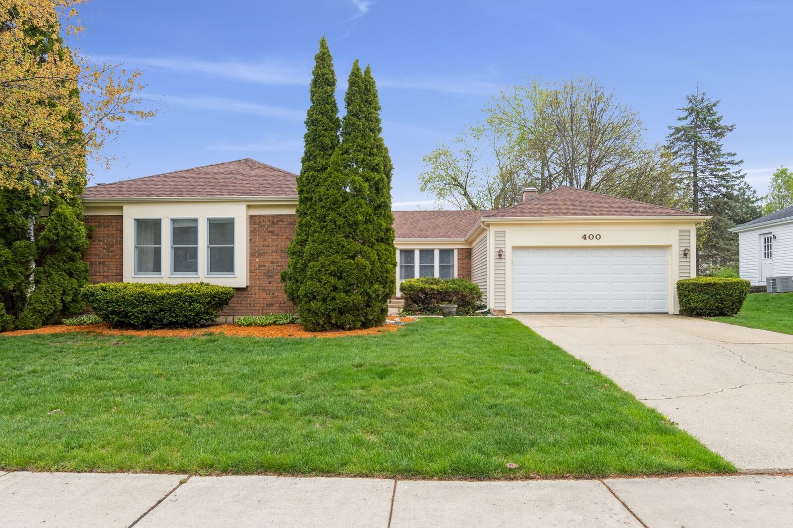 Property Photo: 400 Stratford Court IL 60504