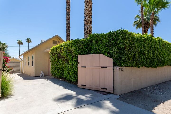Property Photo:  542 S Calle Ajo  CA 92264 