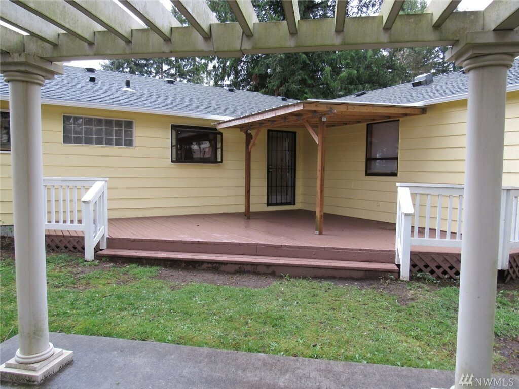 Property Photo:  22604 63rd Place W  WA 98043 