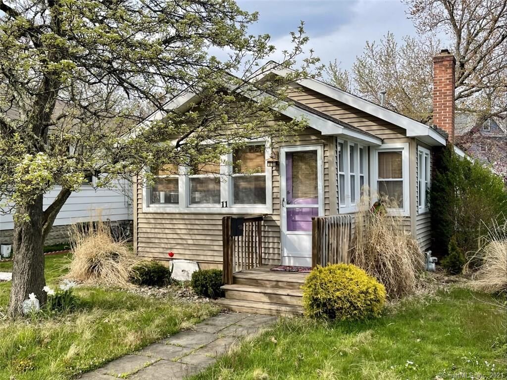 Property Photo:  11 West Orland Street  CT 06460 