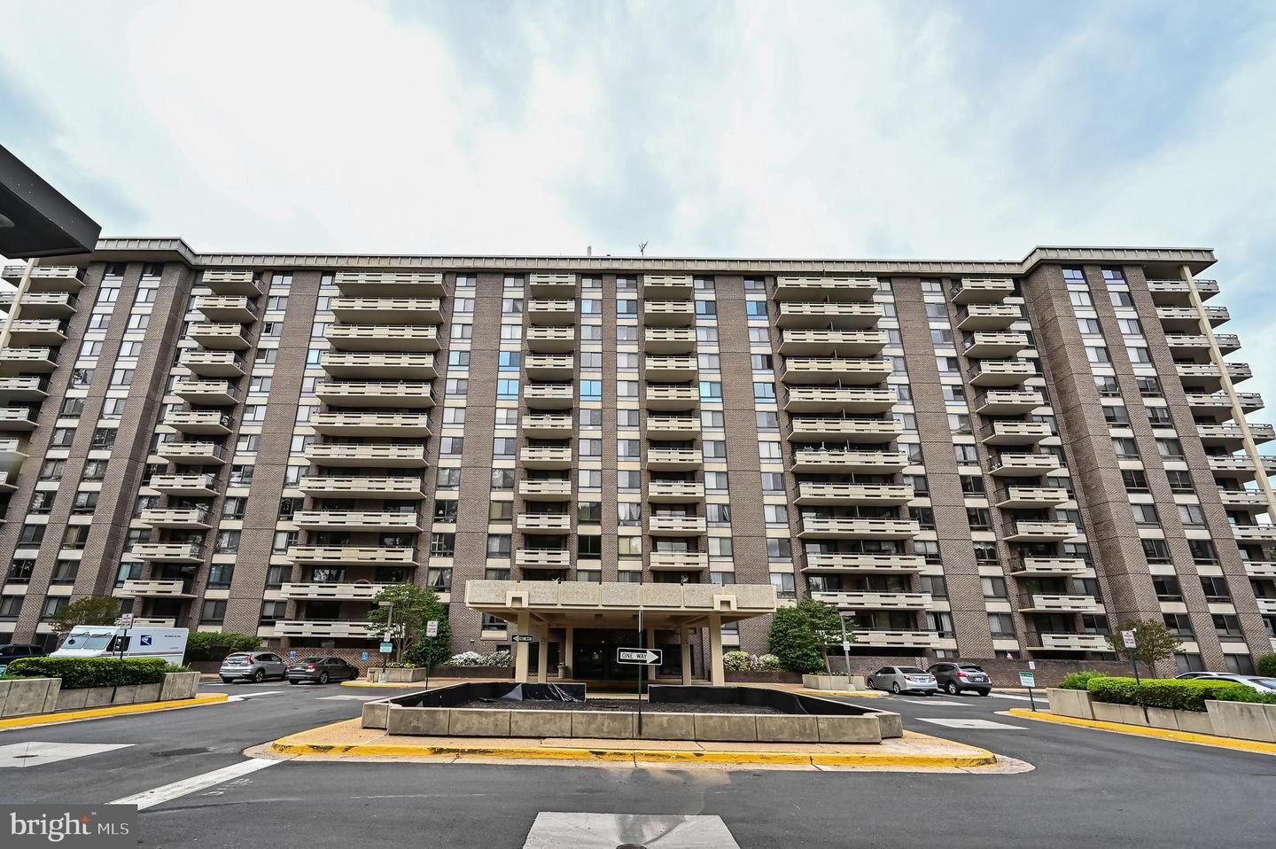 Property Photo:  1808 Old Meadow Road 1015  VA 22102 