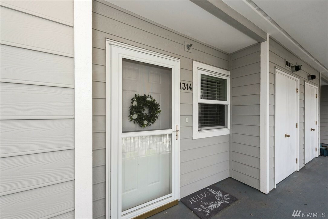 Property Photo:  1318 37th St 1314  WA 98201 