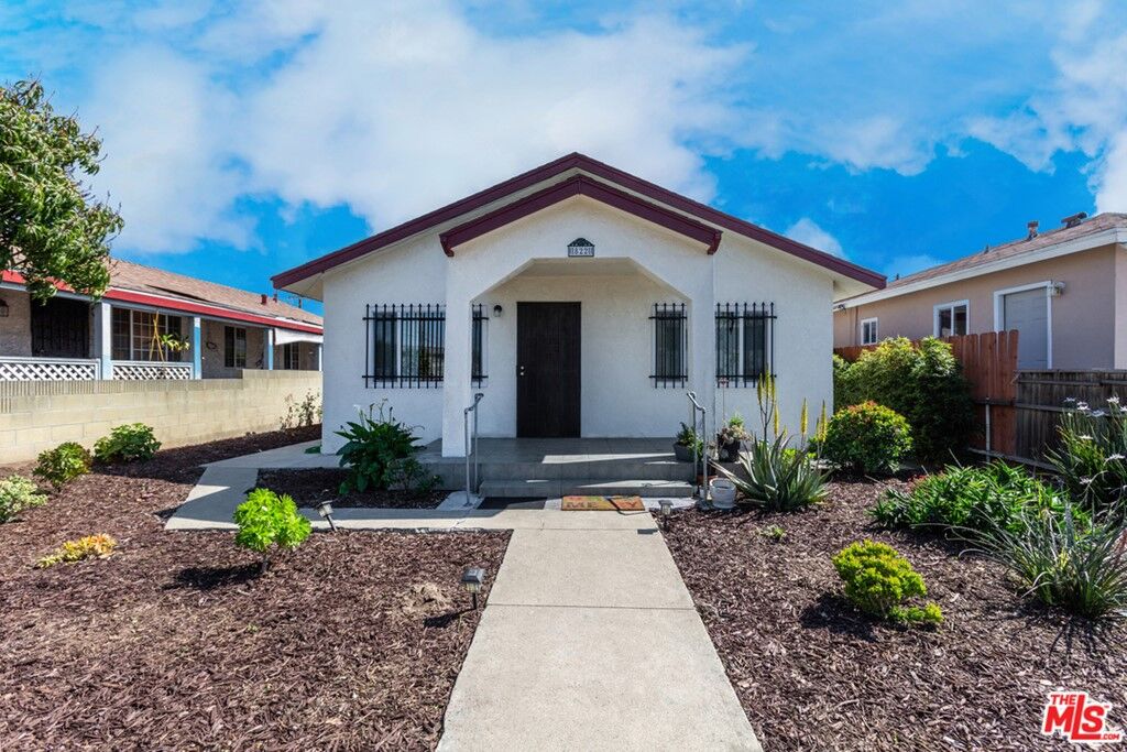 Property Photo:  822 W G Street  CA 90744 