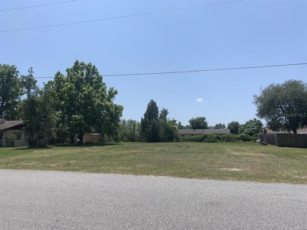 Property Photo: 11136 Pine Street FL 34788