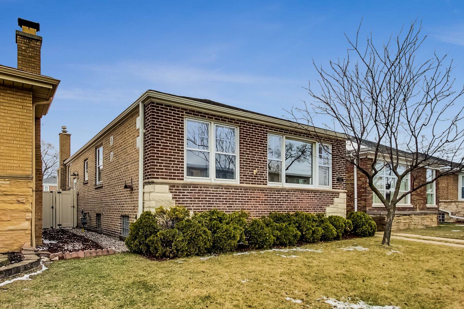 Property Photo:  2452 W Sherwin Avenue  IL 60645 