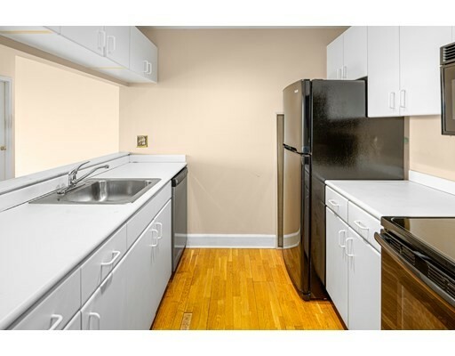 Property Photo: 2 Clarendon Sq 610 MA 02116