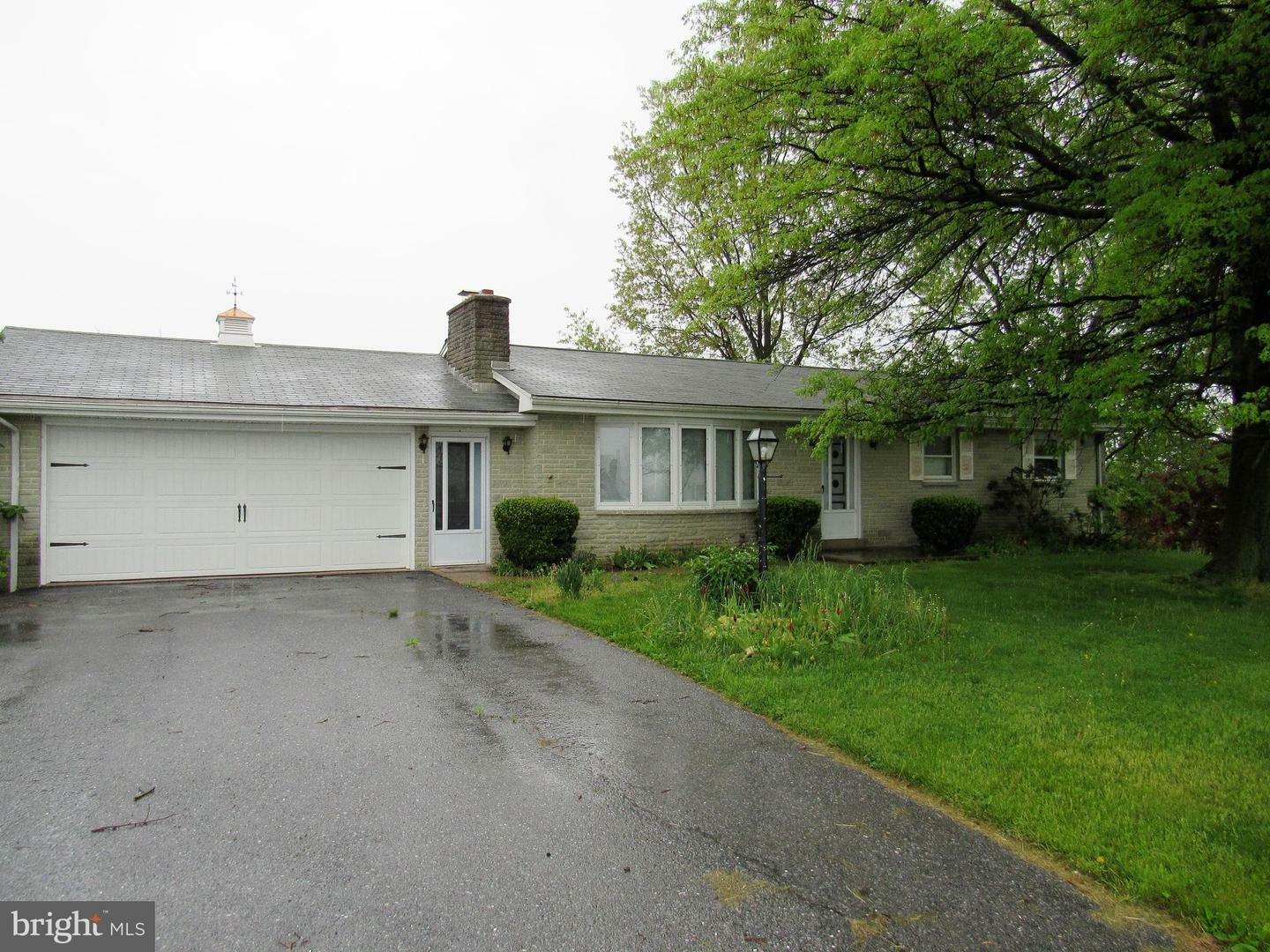 Property Photo: 945 Frystown Road PA 17067