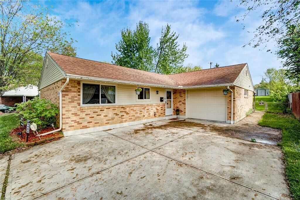 Property Photo: 5441 Coleraine Drive OH 45424