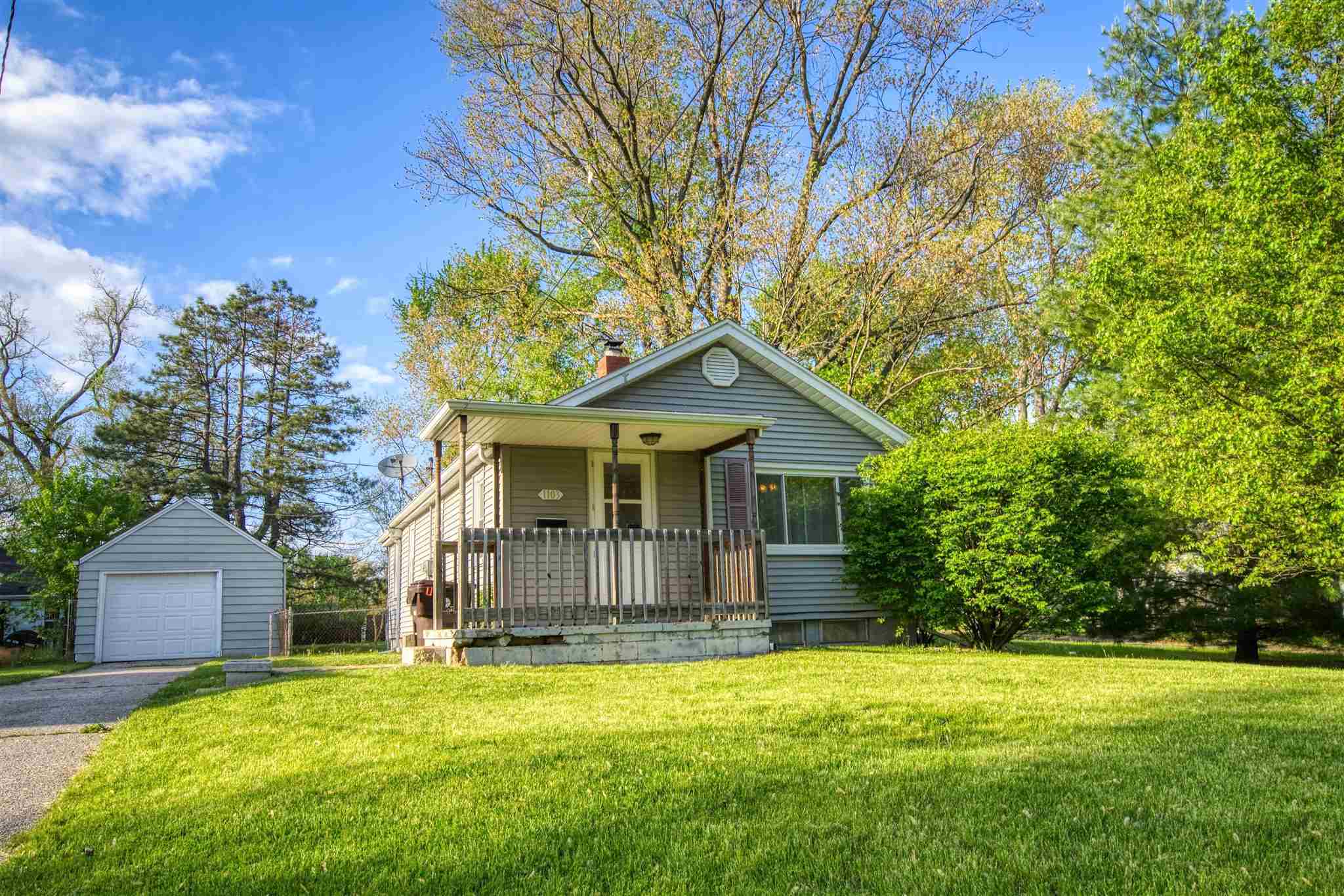 Property Photo:  1103 W Purtscher  IL 61614 