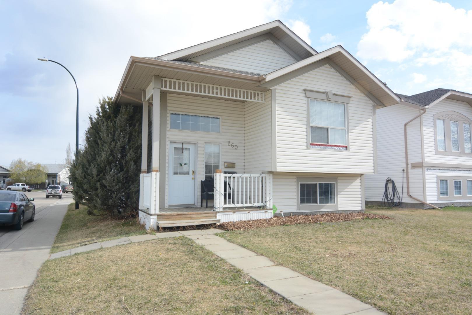 Property Photo: 260 Lancaster Drive AB T4R 2S6