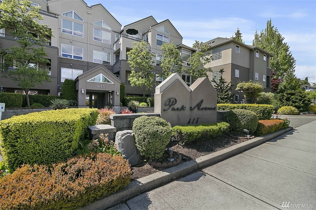 Property Photo:  615 6th St 310  WA 98033 